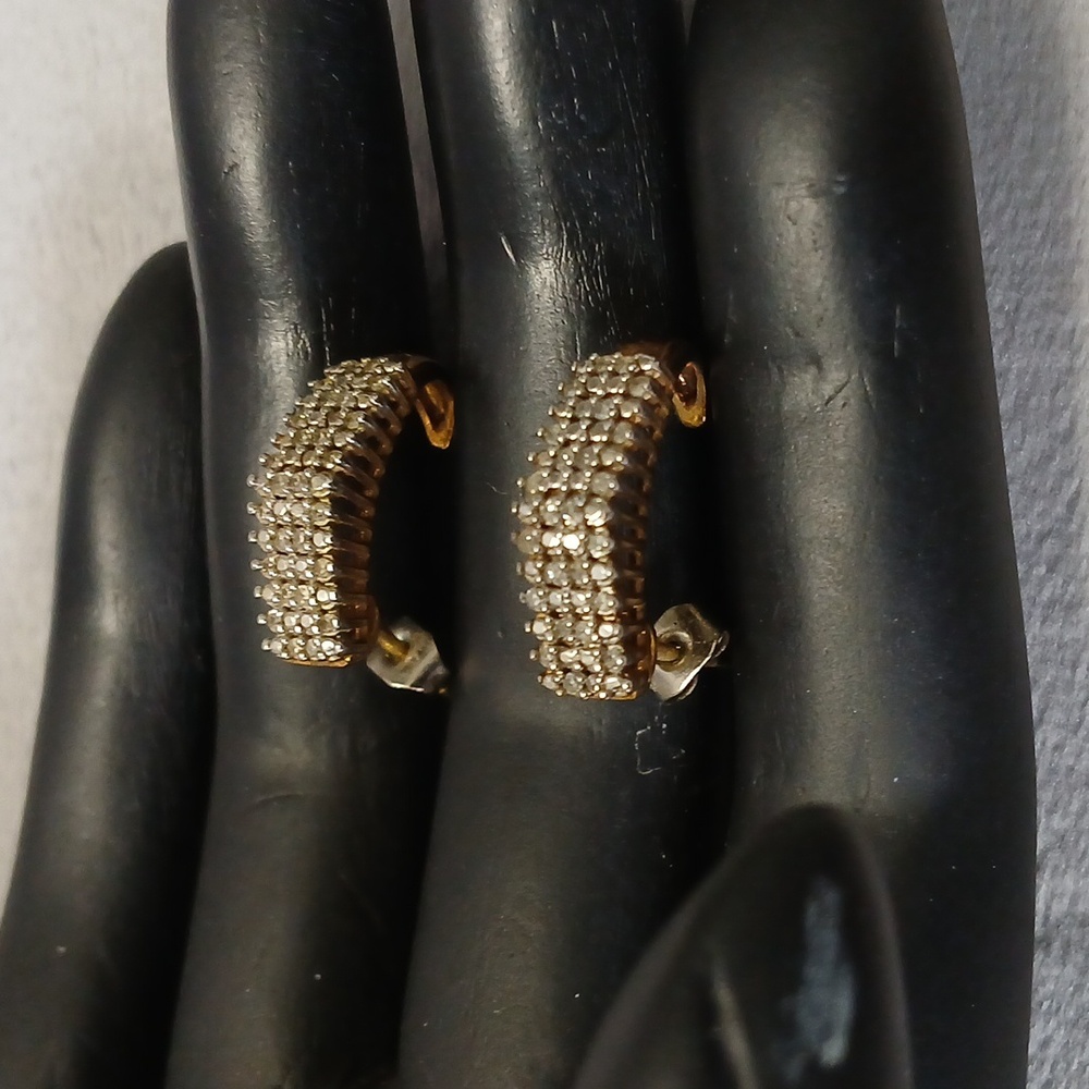 Elegant Gold and Diamond Women's Earrings - Picture 3 of 12